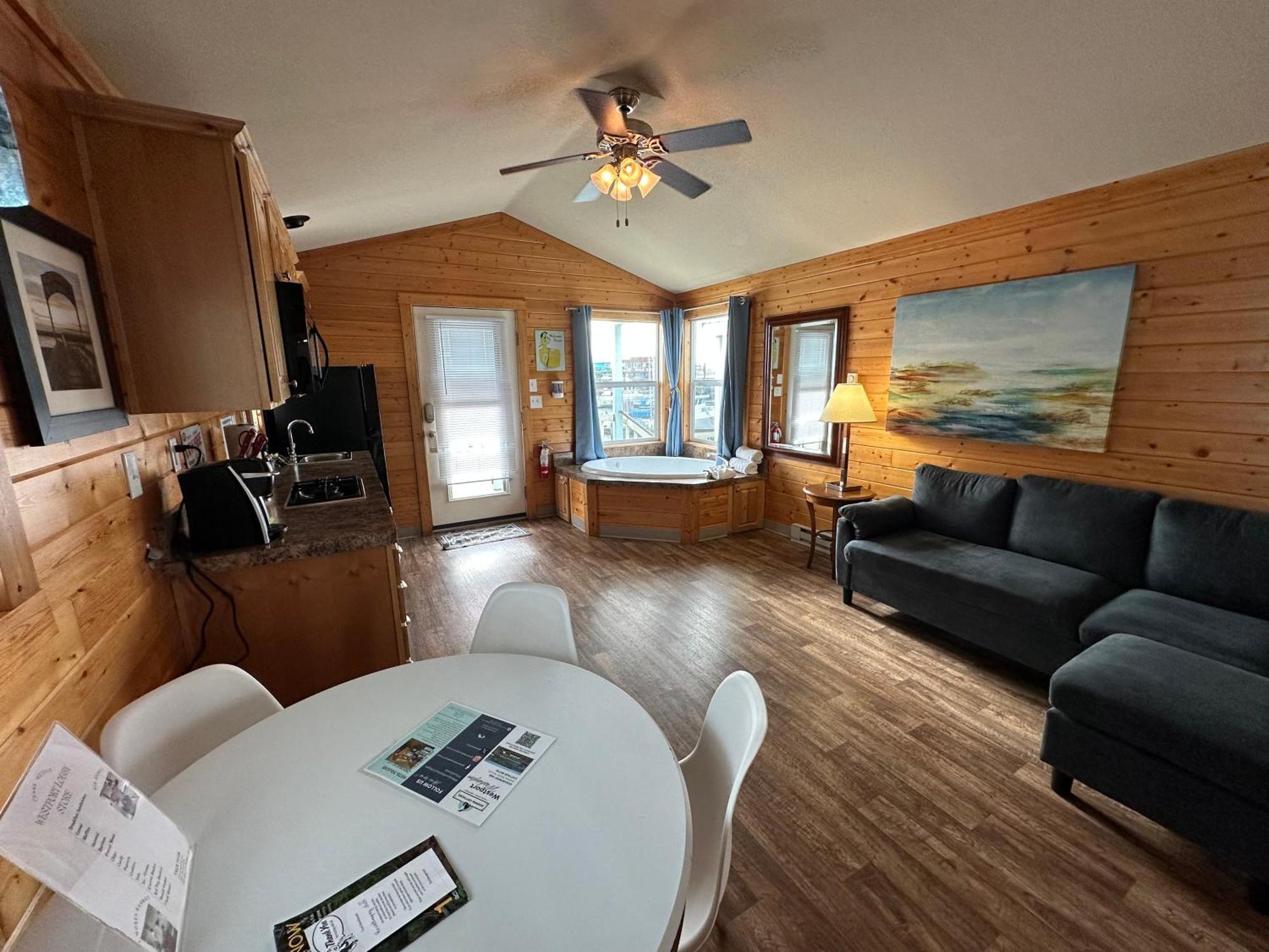 Westport Marina Cottages 外观 照片