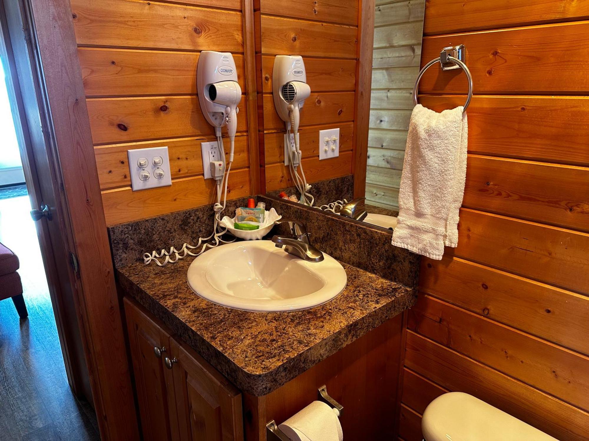Westport Marina Cottages 外观 照片